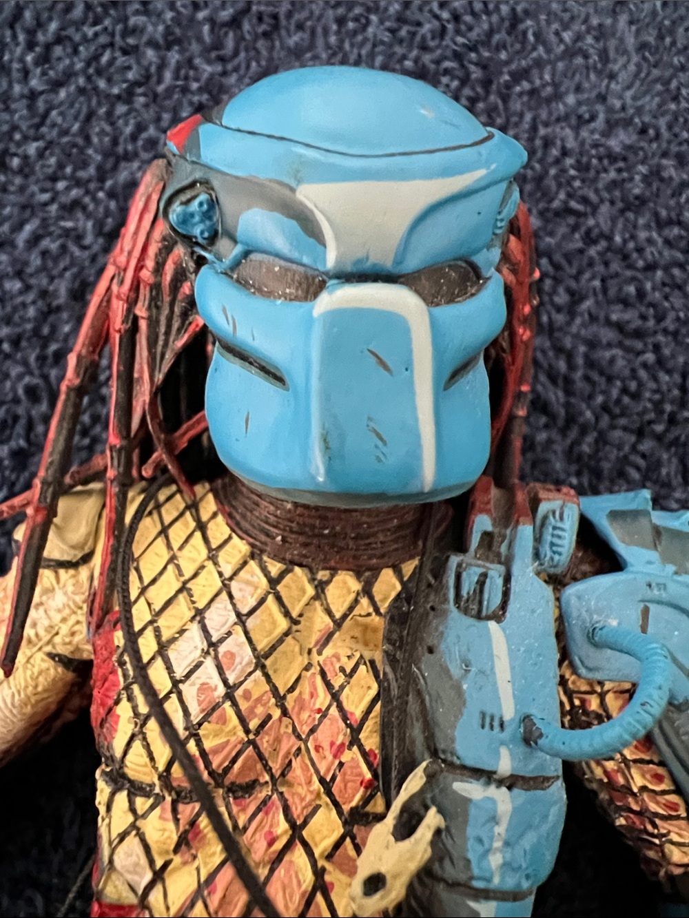Blue and Red Predator-Style Action Figure for Kids - Picture 5 of 6